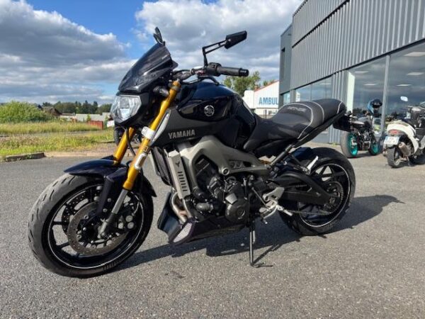 YAMAHA MT-09