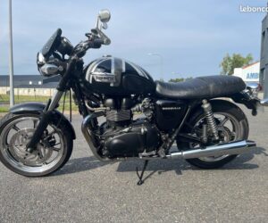 TRIUMPH BONNEVILLE 865