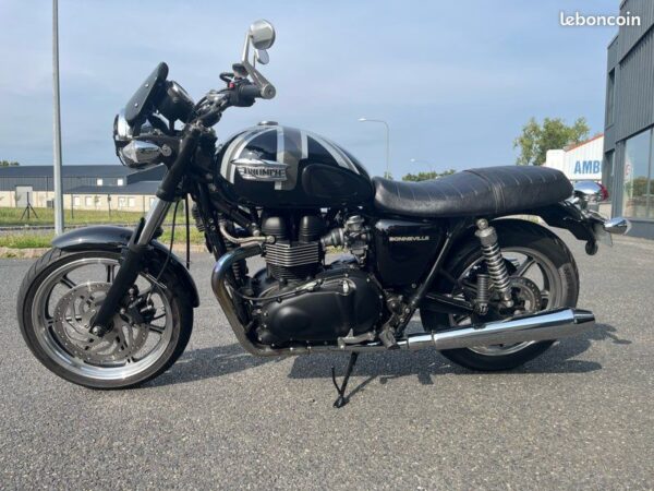 TRIUMPH BONNEVILLE 865