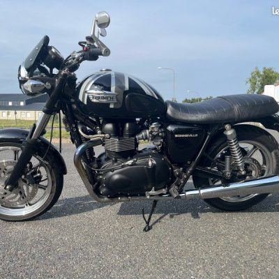 TRIUMPH BONNEVILLE 865